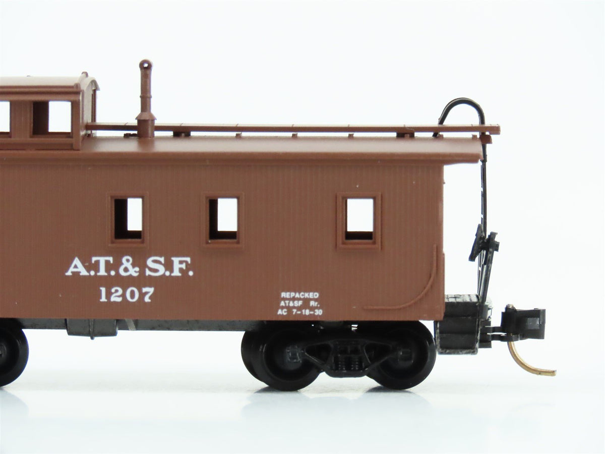 N Scale Micro-Trains MTL 51100 ATSF Santa Fe Railroad 34&#39; Wood Caboose #1207