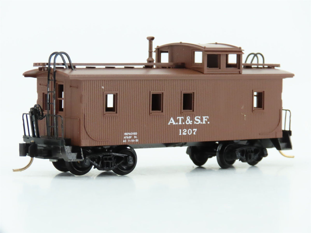 N Scale Micro-Trains MTL 51100 ATSF Santa Fe Railroad 34&#39; Wood Caboose #1207