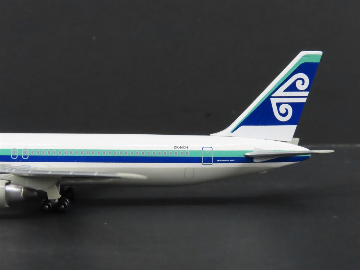 1:400 Dragon Wings 55033 Die-Cast Air New Zealand Boeing 767-319 Airliner ZK-NCH