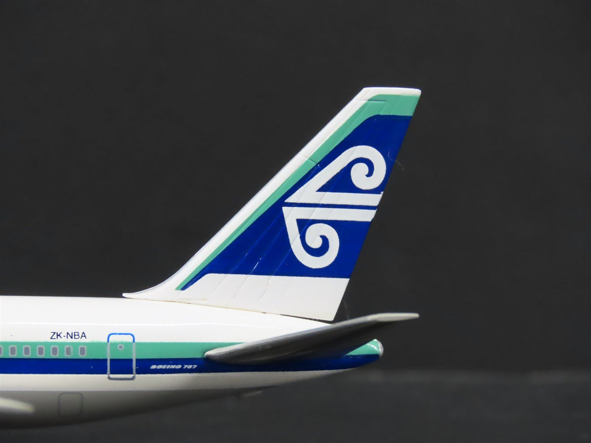 1:400 Dragon Wings 55032 Die-Cast Air New Zealand Boeing 767-319 Airliner ZK-NBA
