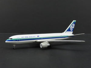 1:400 Dragon Wings 55032 Die-Cast Air New Zealand Boeing 767-319 Airliner ZK-NBA