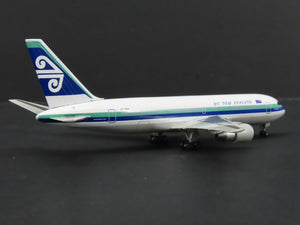 1:400 Dragon Wings 55032 Die-Cast Air New Zealand Boeing 767-319 Airliner ZK-NBA
