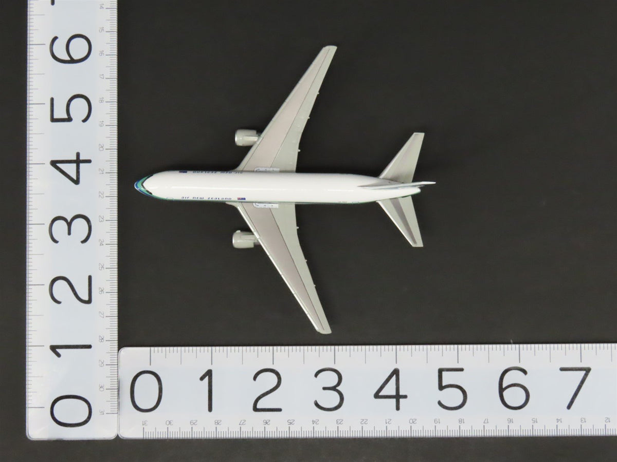 1:400 Dragon Wings 55032 Die-Cast Air New Zealand Boeing 767-319 Airliner ZK-NBA