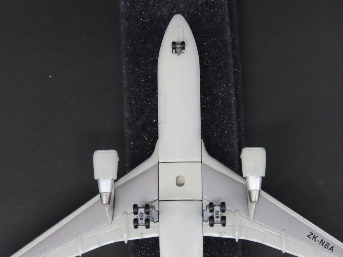 1:400 Dragon Wings 55032 Die-Cast Air New Zealand Boeing 767-319 Airliner ZK-NBA