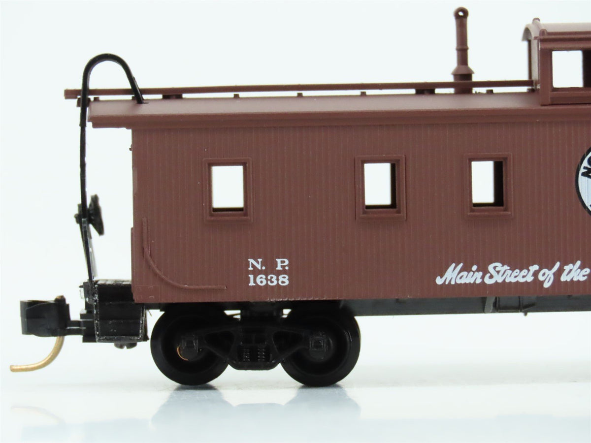 N Scale Micro-Trains MTL 51050 NP Northern Pacific 34&#39; Wood Caboose #1638