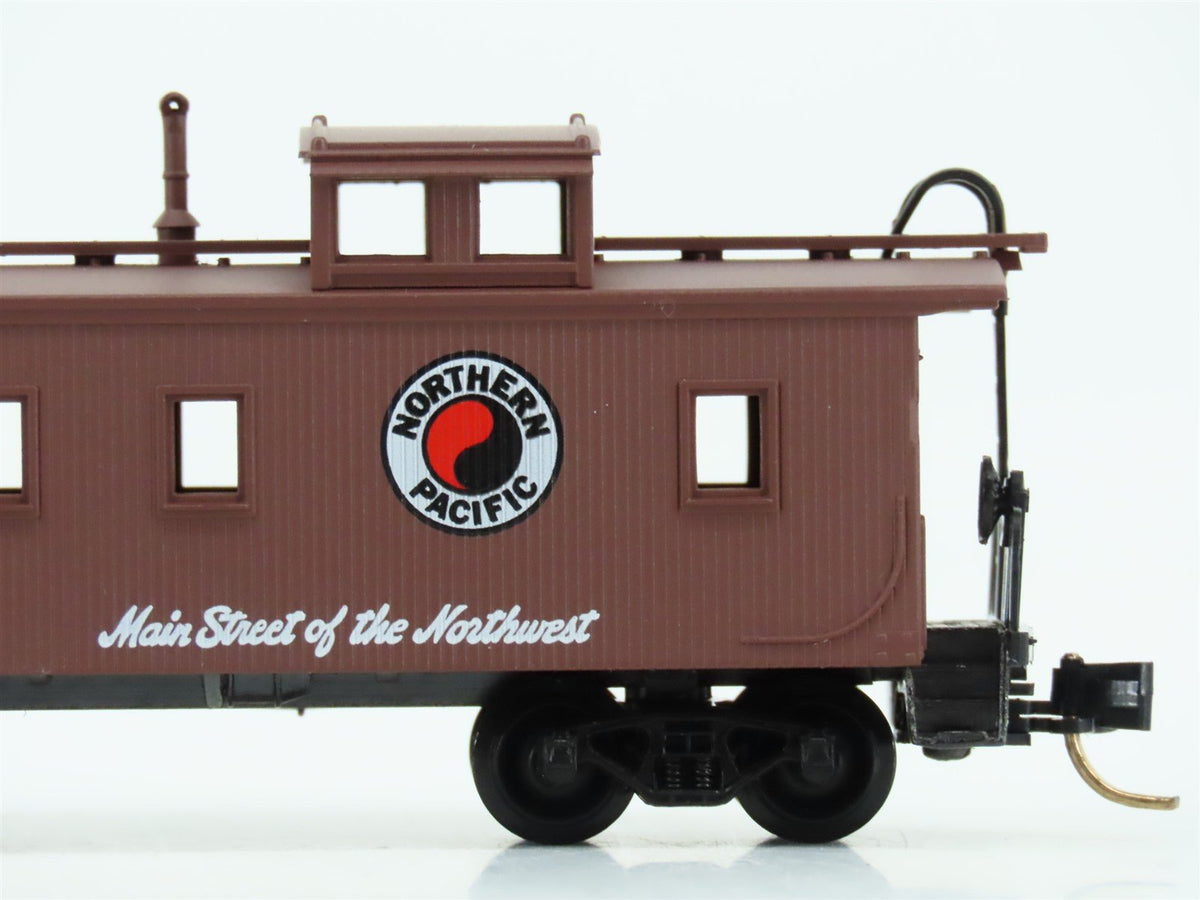 N Scale Micro-Trains MTL 51050 NP Northern Pacific 34&#39; Wood Caboose #1638