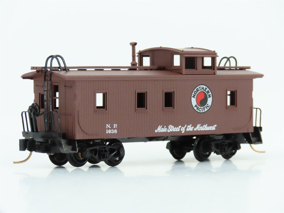 N Scale Micro-Trains MTL 51050 NP Northern Pacific 34&#39; Wood Caboose #1638