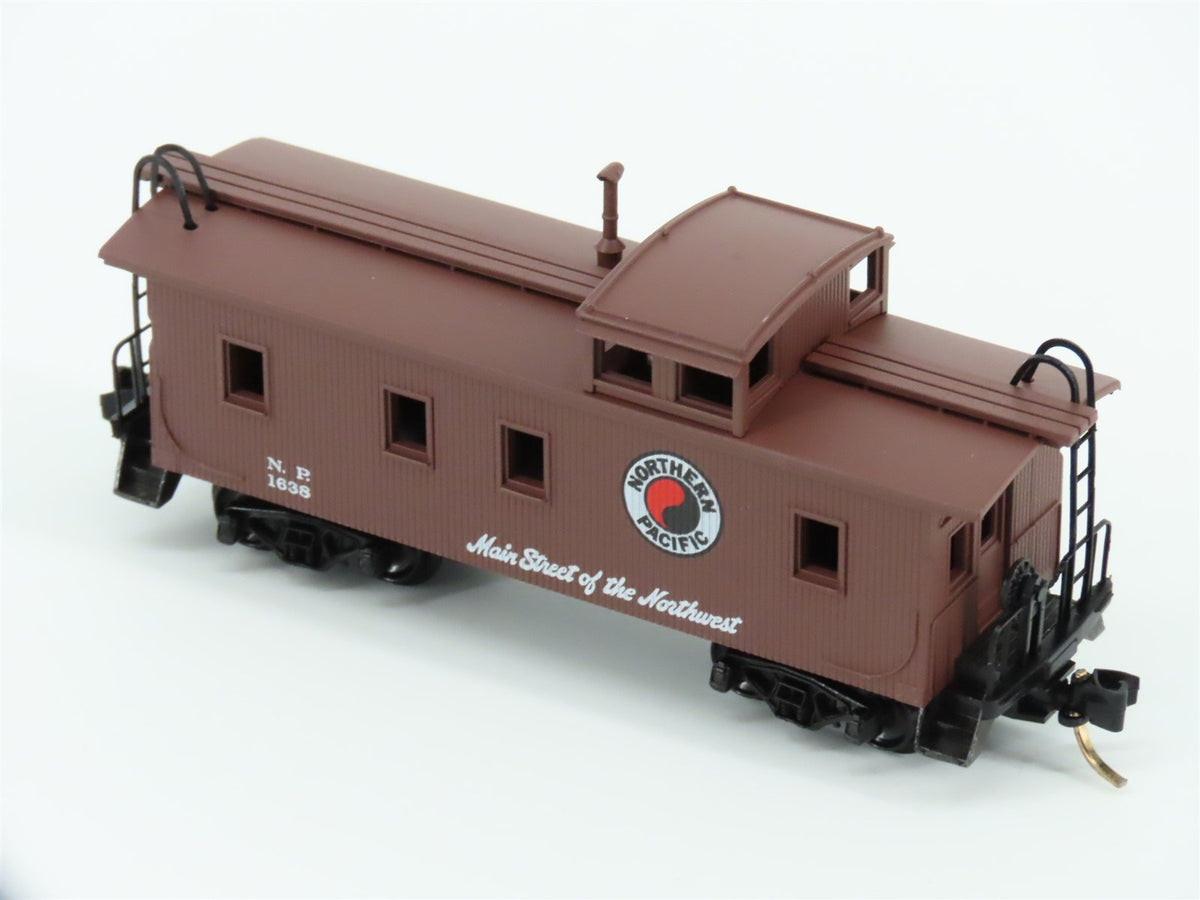 N Scale Micro-Trains MTL 51050 NP Northern Pacific 34&#39; Wood Caboose #1638