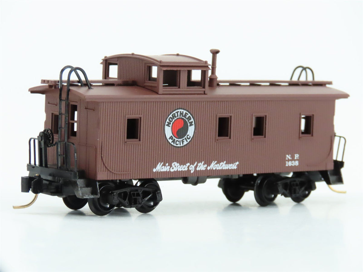 N Scale Micro-Trains MTL 51050 NP Northern Pacific 34&#39; Wood Caboose #1638