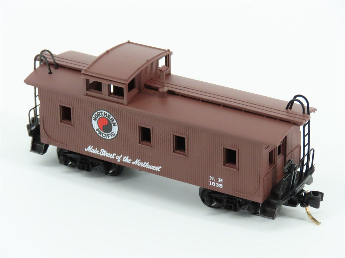 N Scale Micro-Trains MTL 51050 NP Northern Pacific 34&#39; Wood Caboose #1638