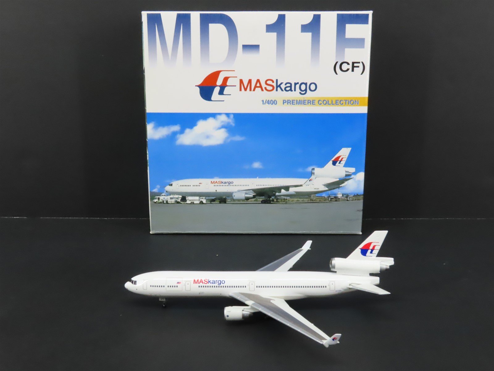 1:400 Dragon Wings 55286 Die-Cast MASkargo McDonnel Douglas MD-11E Airliner