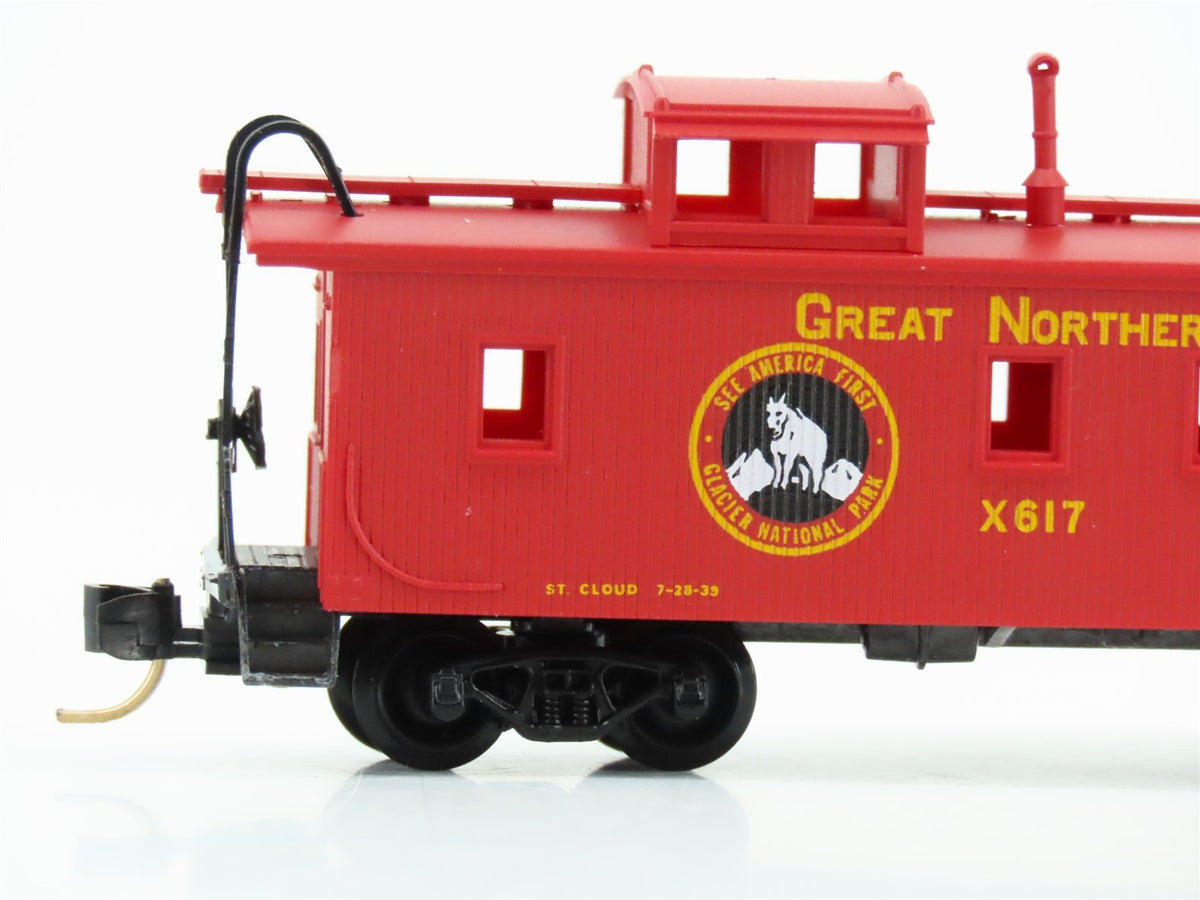 N Scale Micro-Trains MTL 51110 GN Glacier National Park 34&#39; Wood Caboose #X617