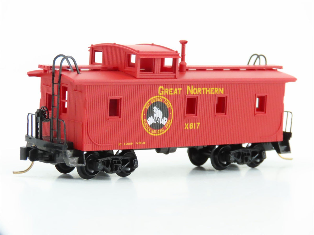 N Scale Micro-Trains MTL 51110 GN Glacier National Park 34&#39; Wood Caboose #X617