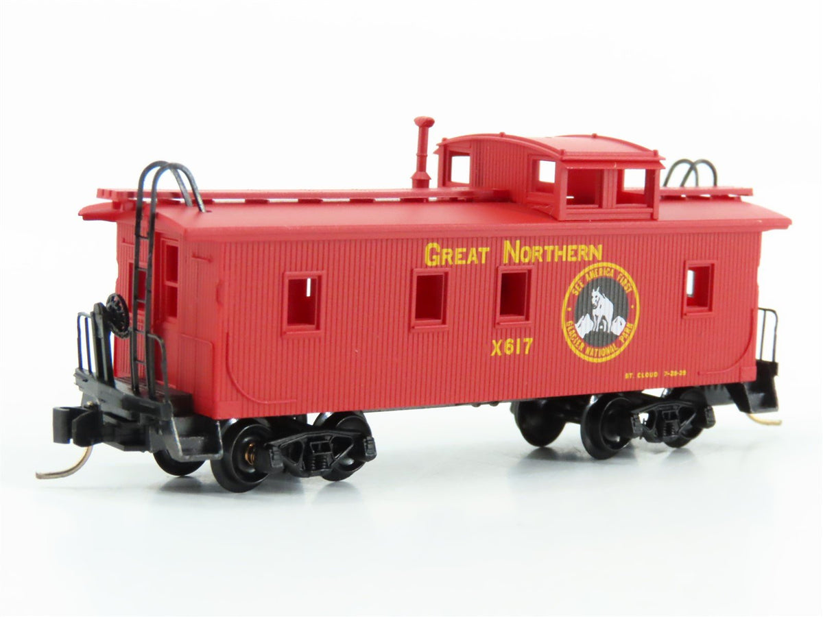 N Scale Micro-Trains MTL 51110 GN Glacier National Park 34&#39; Wood Caboose #X617