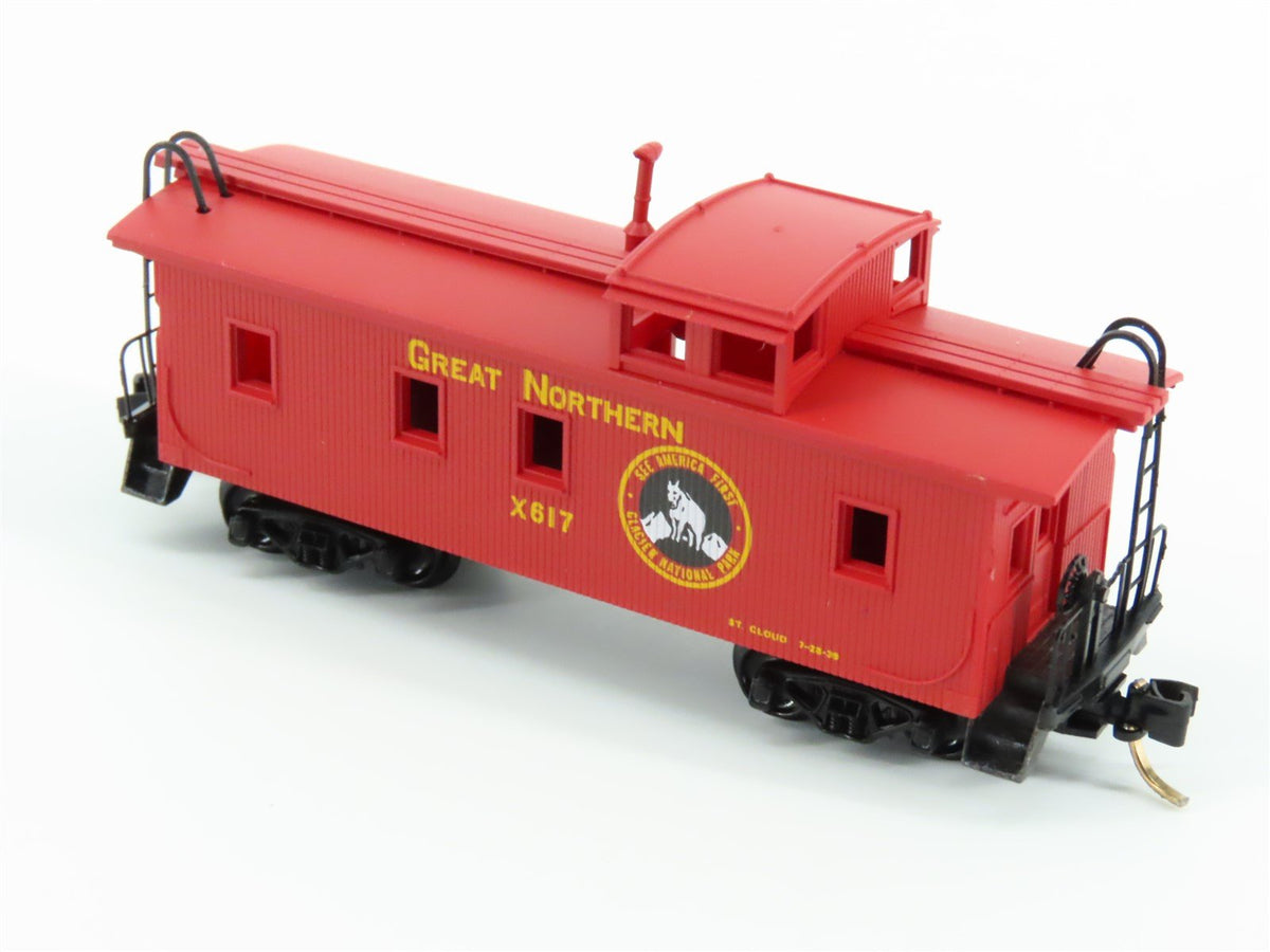 N Scale Micro-Trains MTL 51110 GN Glacier National Park 34&#39; Wood Caboose #X617