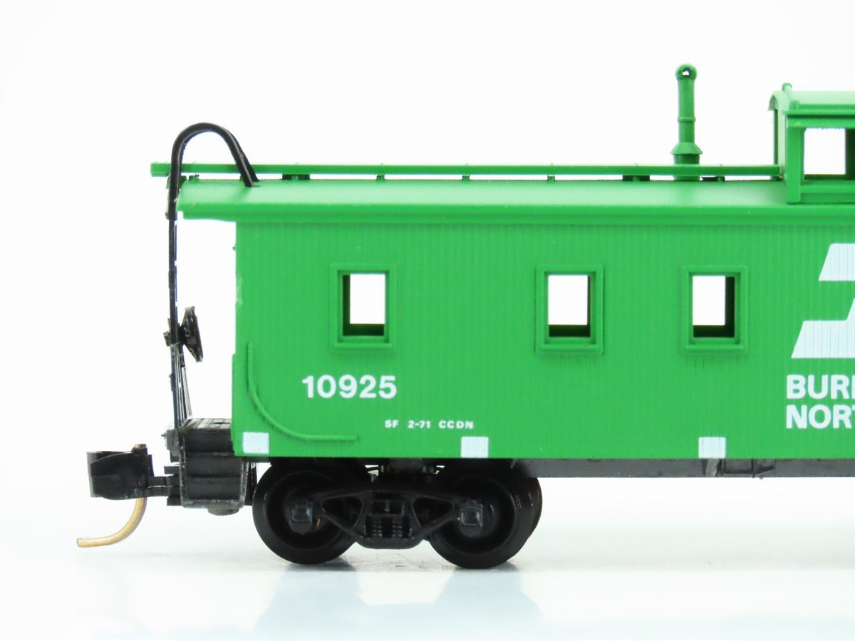 N Scale Micro-Trains MTL 51090 BN Burlington Northern 34&#39; Wood Caboose #10925