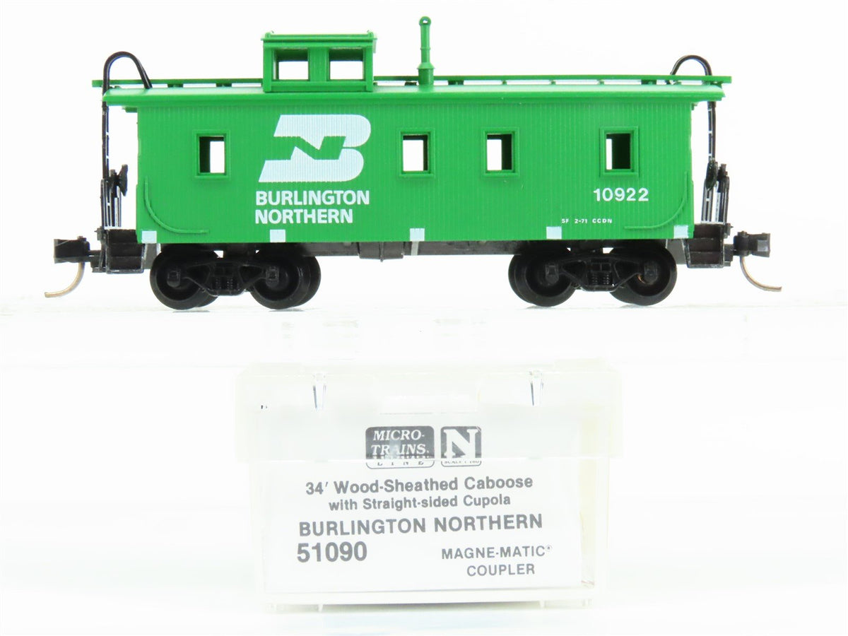 N Scale Micro-Trains MTL 51090 BN Burlington Northern 34&#39; Wood Caboose #10922