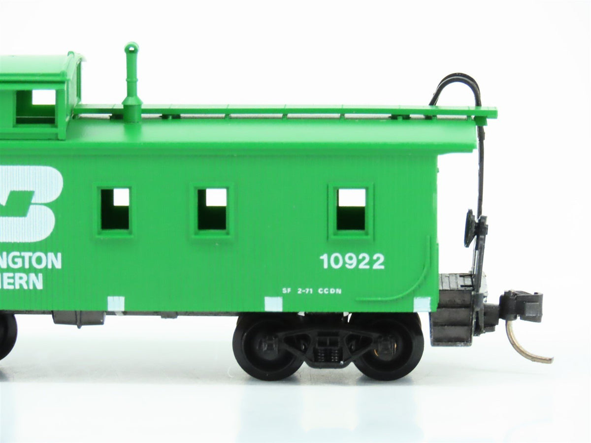 N Scale Micro-Trains MTL 51090 BN Burlington Northern 34&#39; Wood Caboose #10922