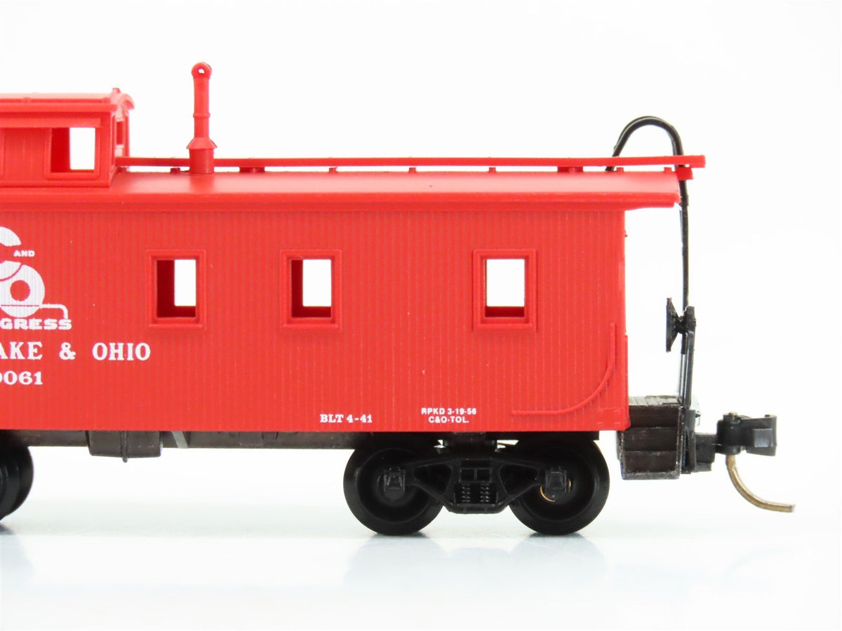 N Scale Micro-Trains MTL 50190 C&amp;O Chesapeake &amp; Ohio 34&#39; Wood Caboose #90061