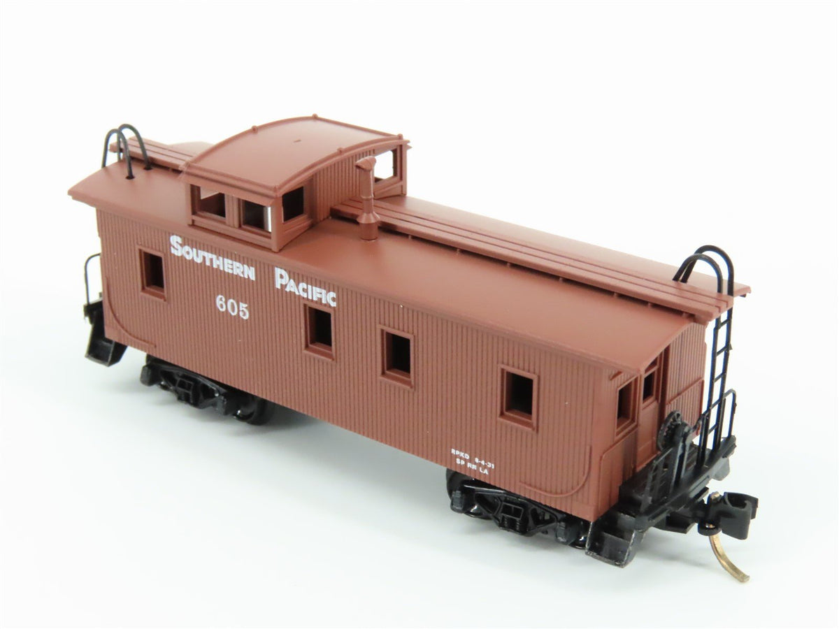 N Scale Micro-Trains MTL 51150 SP Southern Pacific 34&#39; Wood Caboose #605