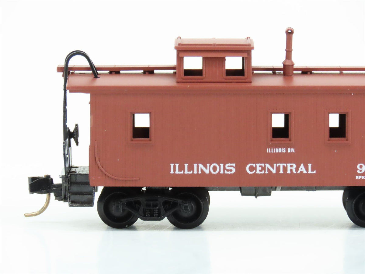 N Scale Micro-Trains MTL 50030 IC Illinois Central 34&#39; Wood Caboose #9251