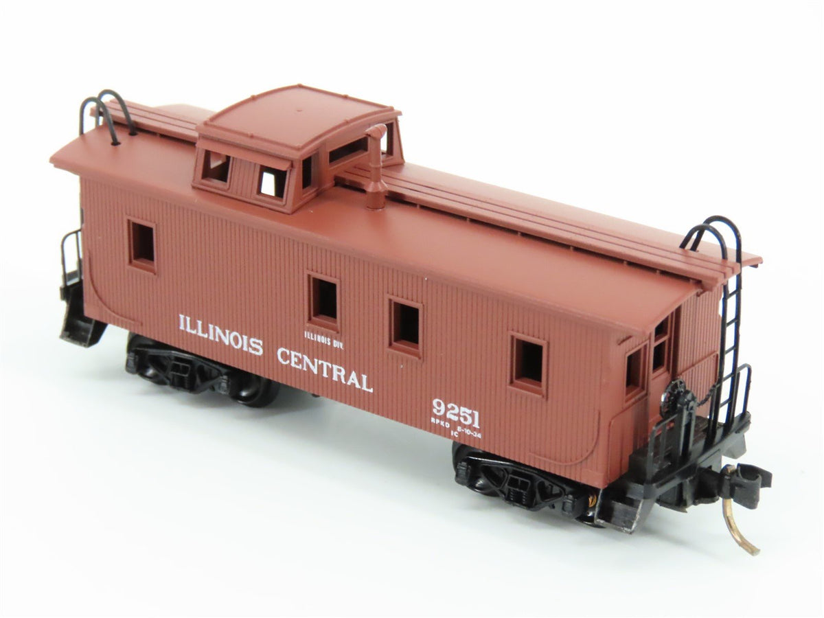 N Scale Micro-Trains MTL 50030 IC Illinois Central 34&#39; Wood Caboose #9251