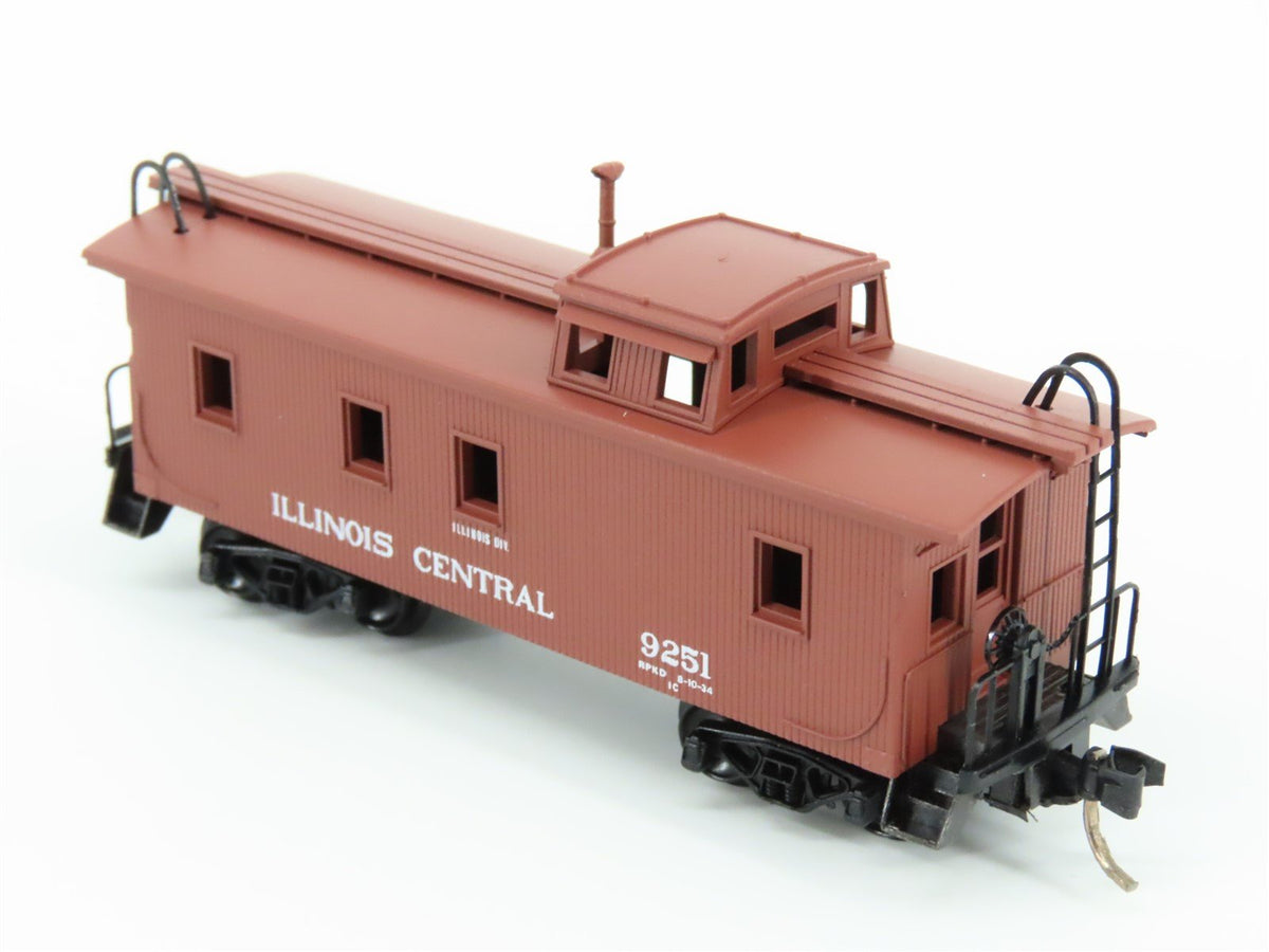 N Scale Micro-Trains MTL 50030 IC Illinois Central 34&#39; Wood Caboose #9251