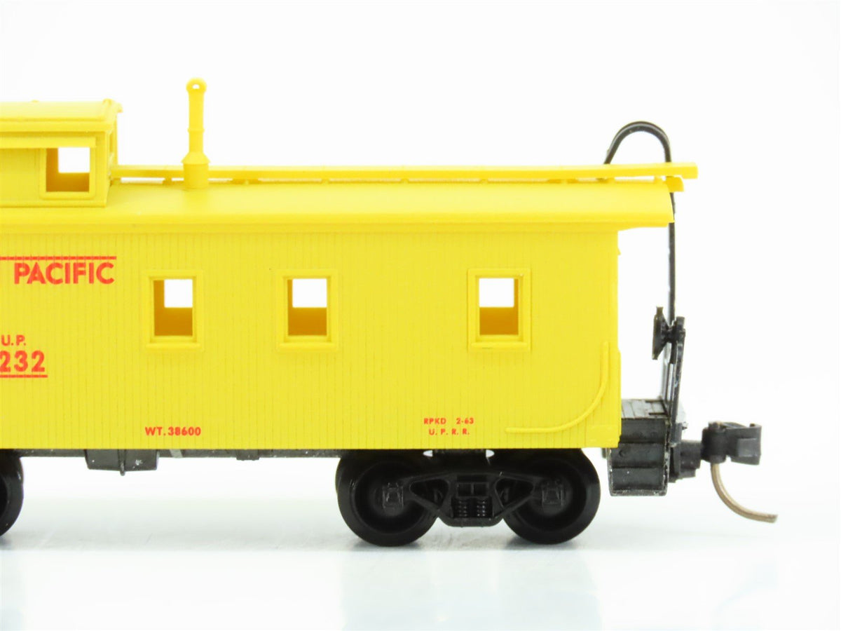 N Scale Micro-Trains MTL 50100 UP Union Pacific Railroad 34&#39; Wood Caboose #3232