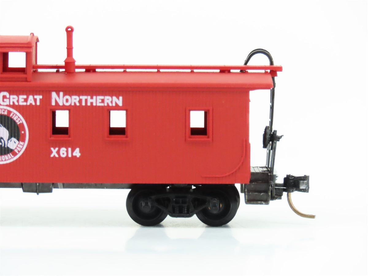 N Scale Micro-Trains MTL 51110 GN Great Northern Railroad 34&#39; Wood Caboose #X614