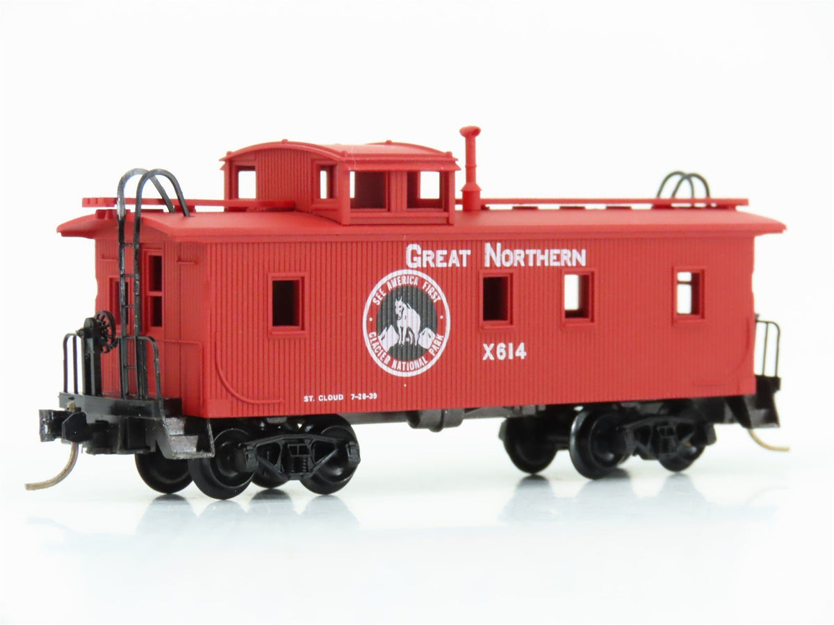 N Scale Micro-Trains MTL 51110 GN Great Northern Railroad 34&#39; Wood Caboose #X614