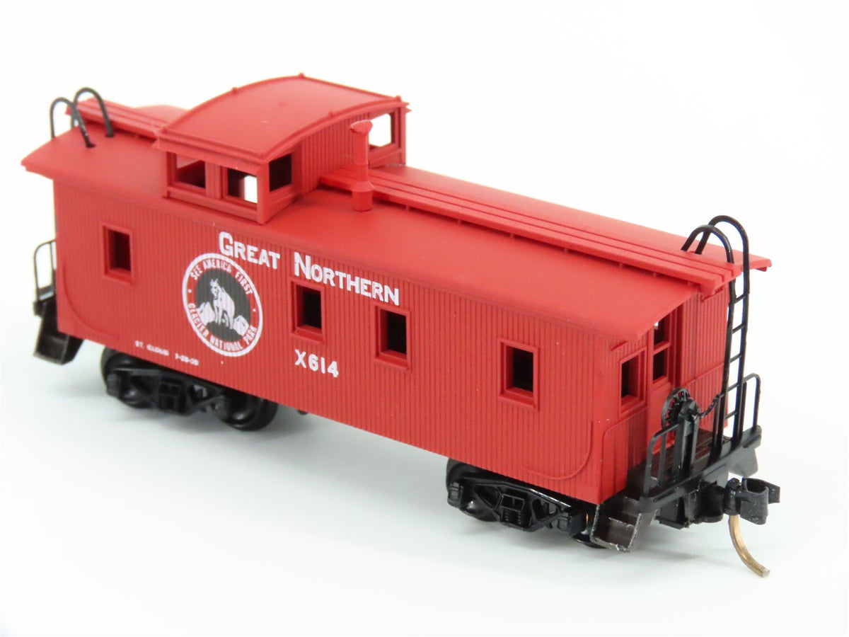 N Scale Micro-Trains MTL 51110 GN Great Northern Railroad 34&#39; Wood Caboose #X614