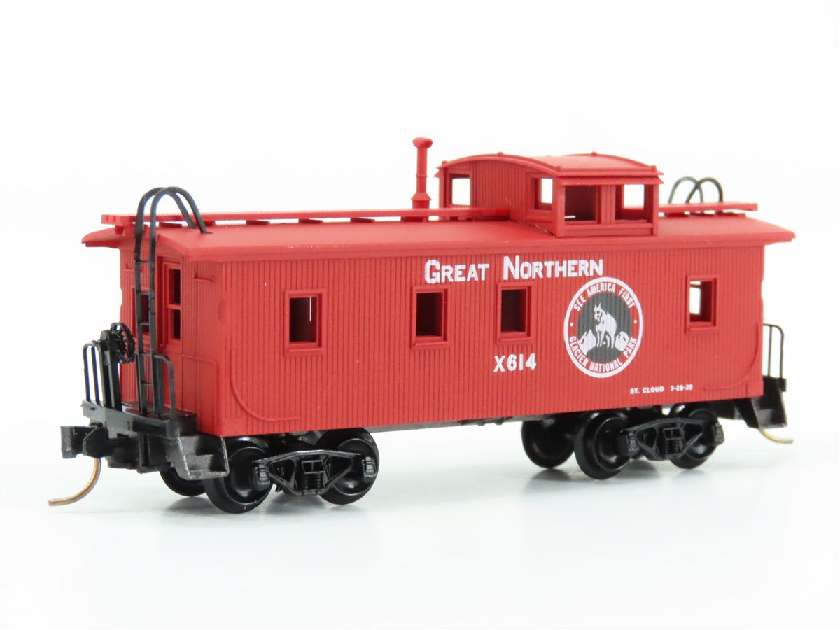 N Scale Micro-Trains MTL 51110 GN Great Northern Railroad 34&#39; Wood Caboose #X614