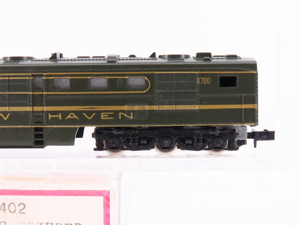 N Scale Con-Cor 2402 NH New Haven DL109 Diesel Locomotive #0700