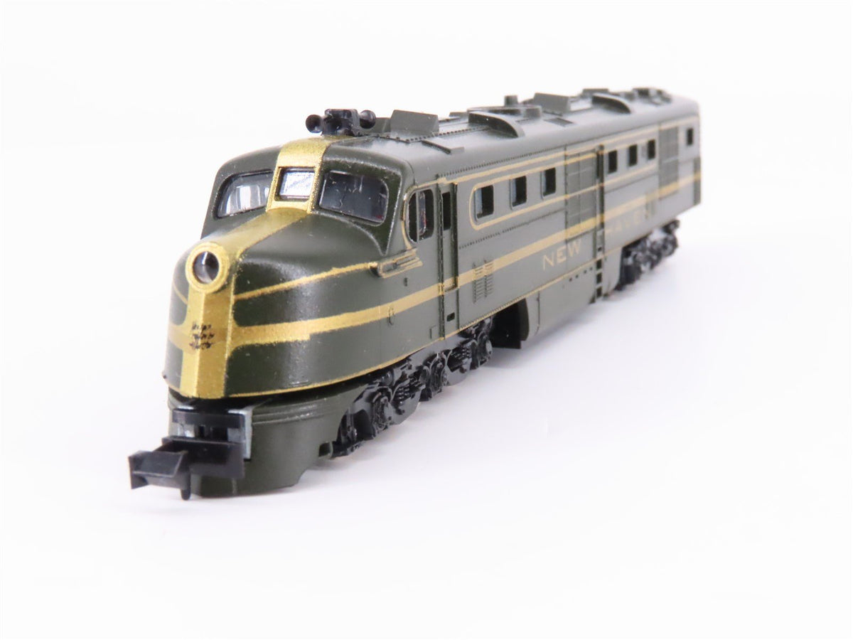 N Scale Con-Cor 2402 NH New Haven DL109 Diesel Locomotive #0700