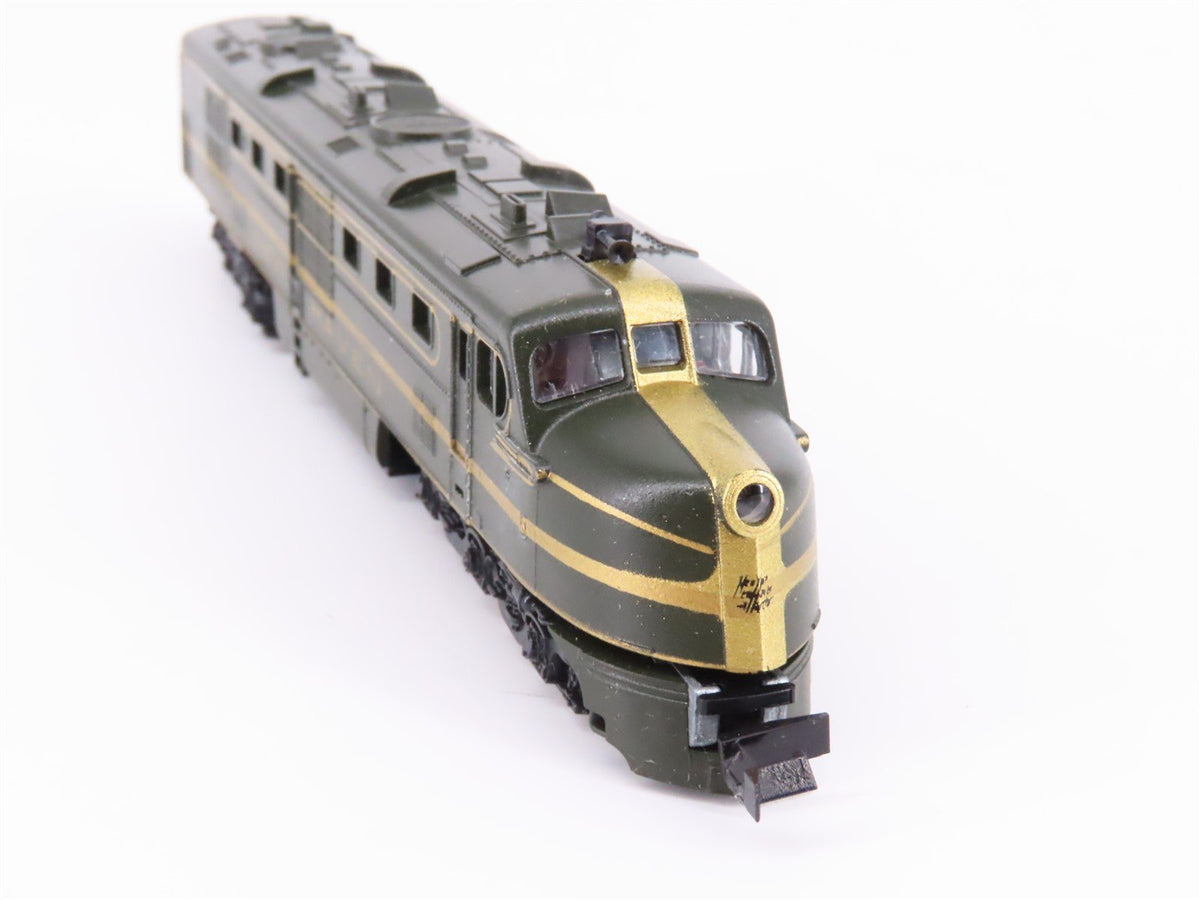 N Scale Con-Cor 2402 NH New Haven DL109 Diesel Locomotive #0700