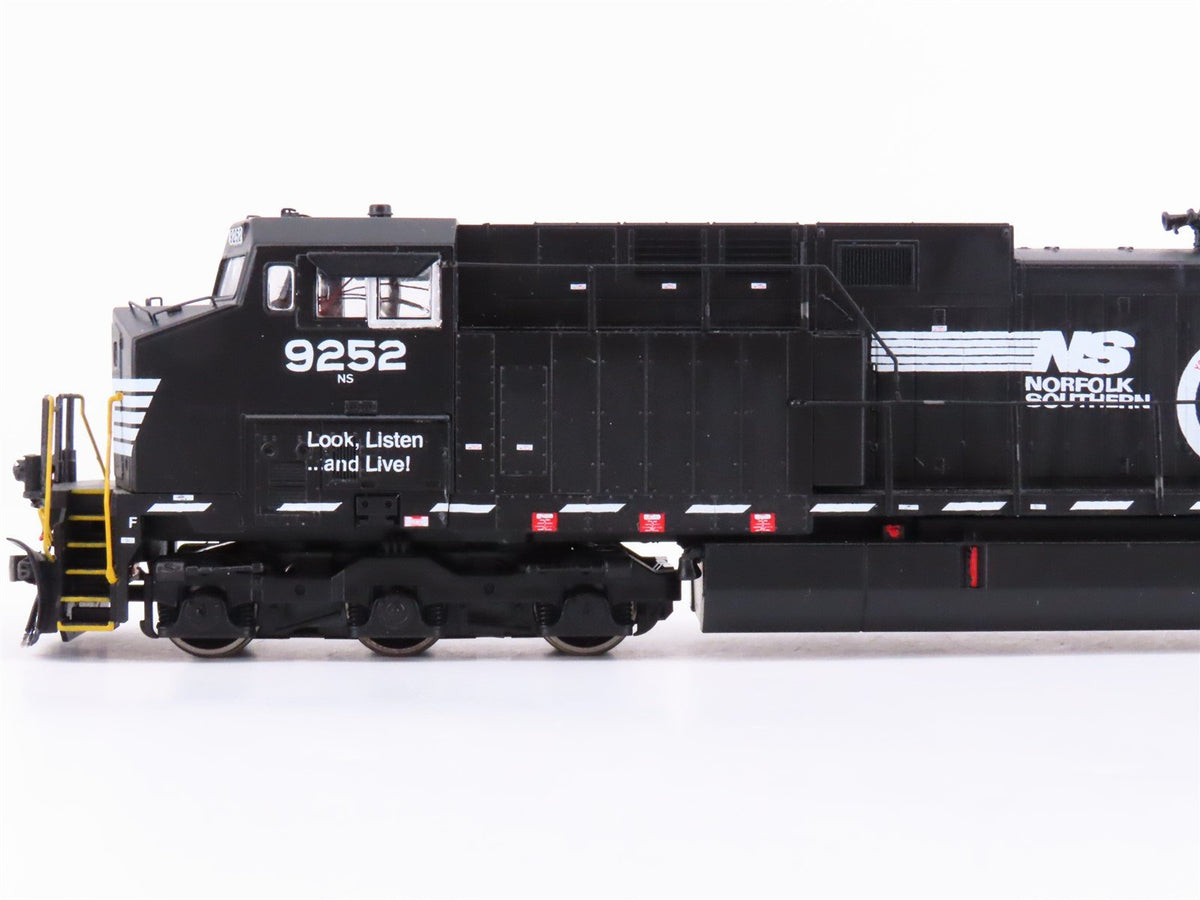 HO Athearn NS Railway &quot;Operation Lifesaver&quot; AC4400CW Diesel #9252 w/DCC - Custom