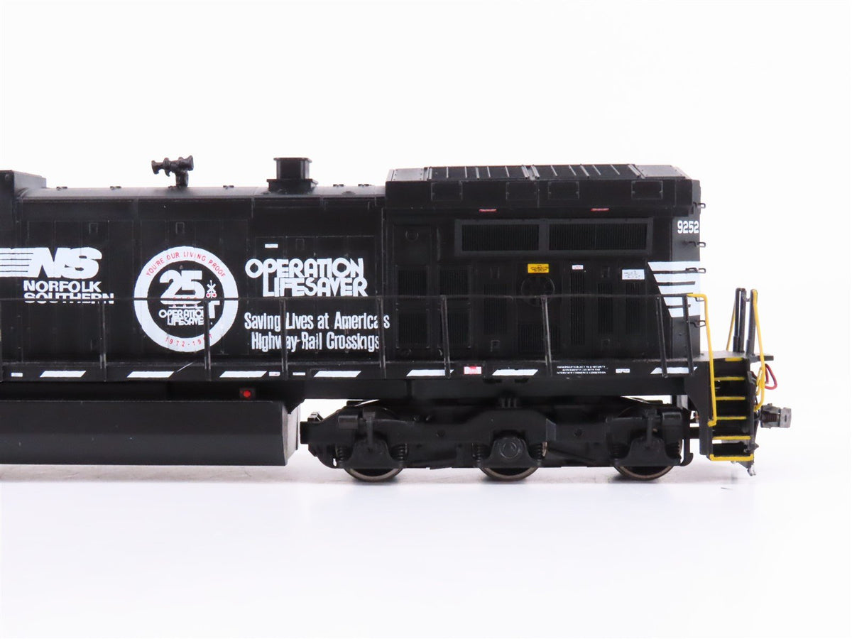 HO Athearn NS Railway &quot;Operation Lifesaver&quot; AC4400CW Diesel #9252 w/DCC - Custom