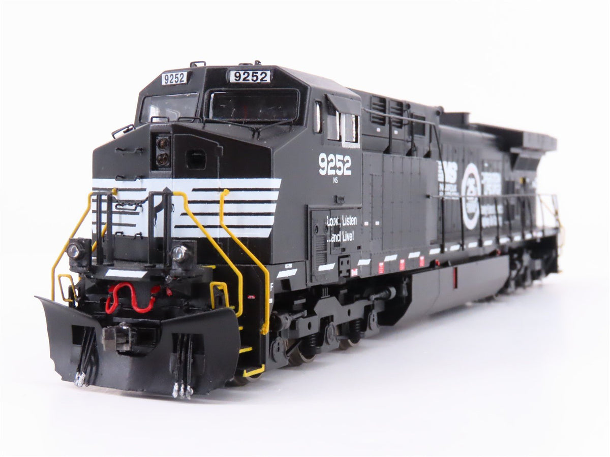 HO Athearn NS Railway &quot;Operation Lifesaver&quot; AC4400CW Diesel #9252 w/DCC - Custom