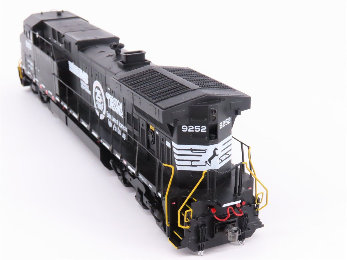 HO Athearn NS Railway &quot;Operation Lifesaver&quot; AC4400CW Diesel #9252 w/DCC - Custom