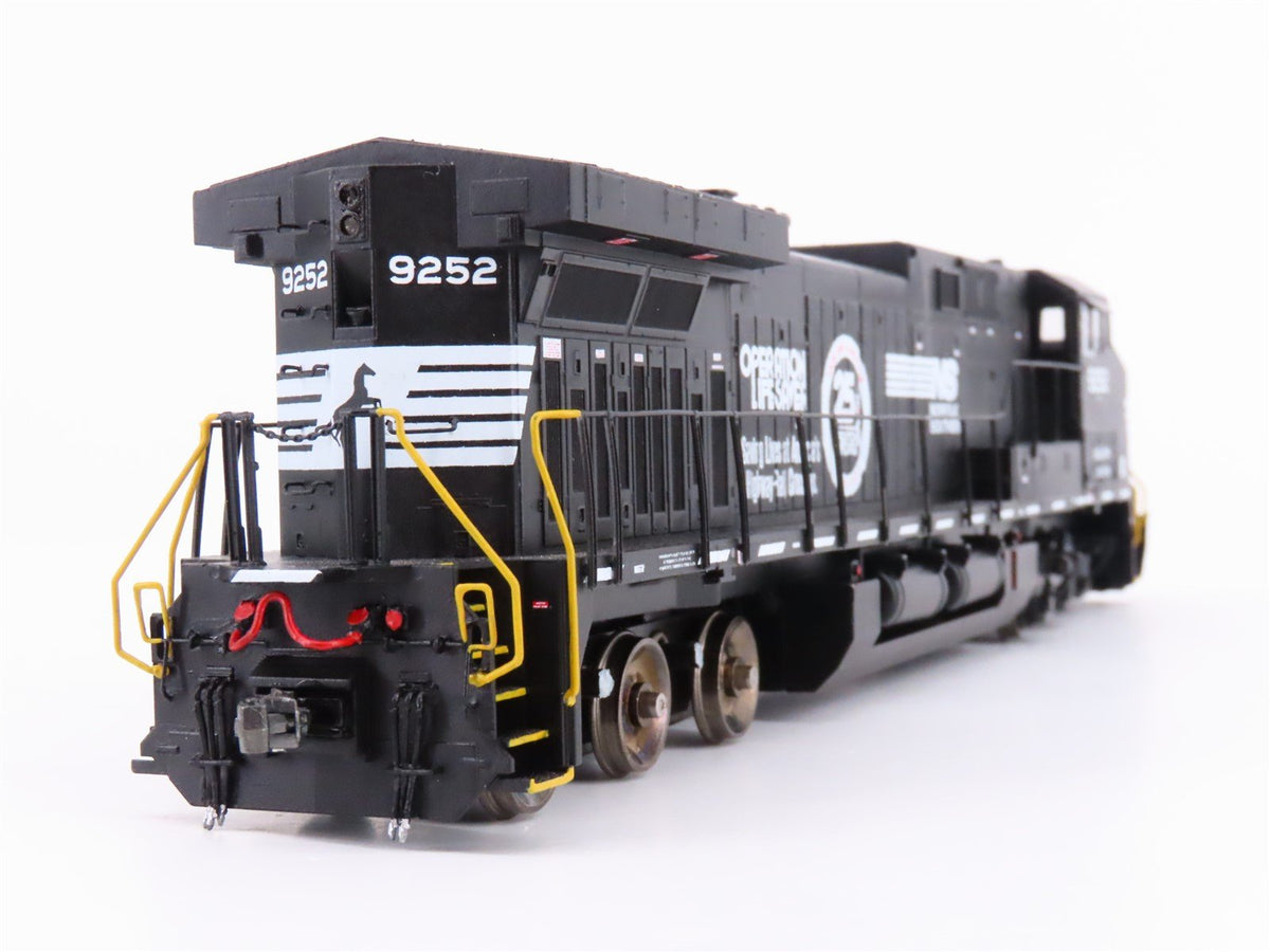 HO Athearn NS Railway &quot;Operation Lifesaver&quot; AC4400CW Diesel #9252 w/DCC - Custom