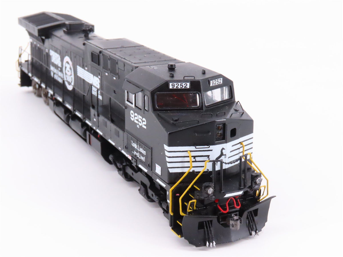 HO Athearn NS Railway &quot;Operation Lifesaver&quot; AC4400CW Diesel #9252 w/DCC - Custom