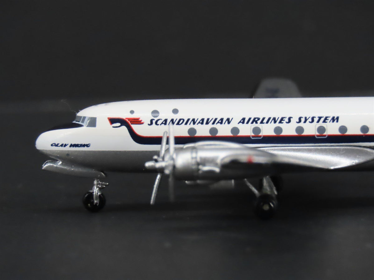 1:400 Aero Classics Die-Cast Scandinavian McDonnell Douglas DC-4-1009 Aircraft