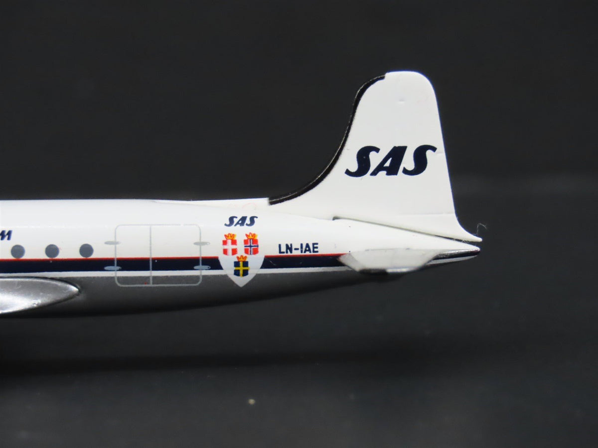 1:400 Aero Classics Die-Cast Scandinavian McDonnell Douglas DC-4-1009 Aircraft