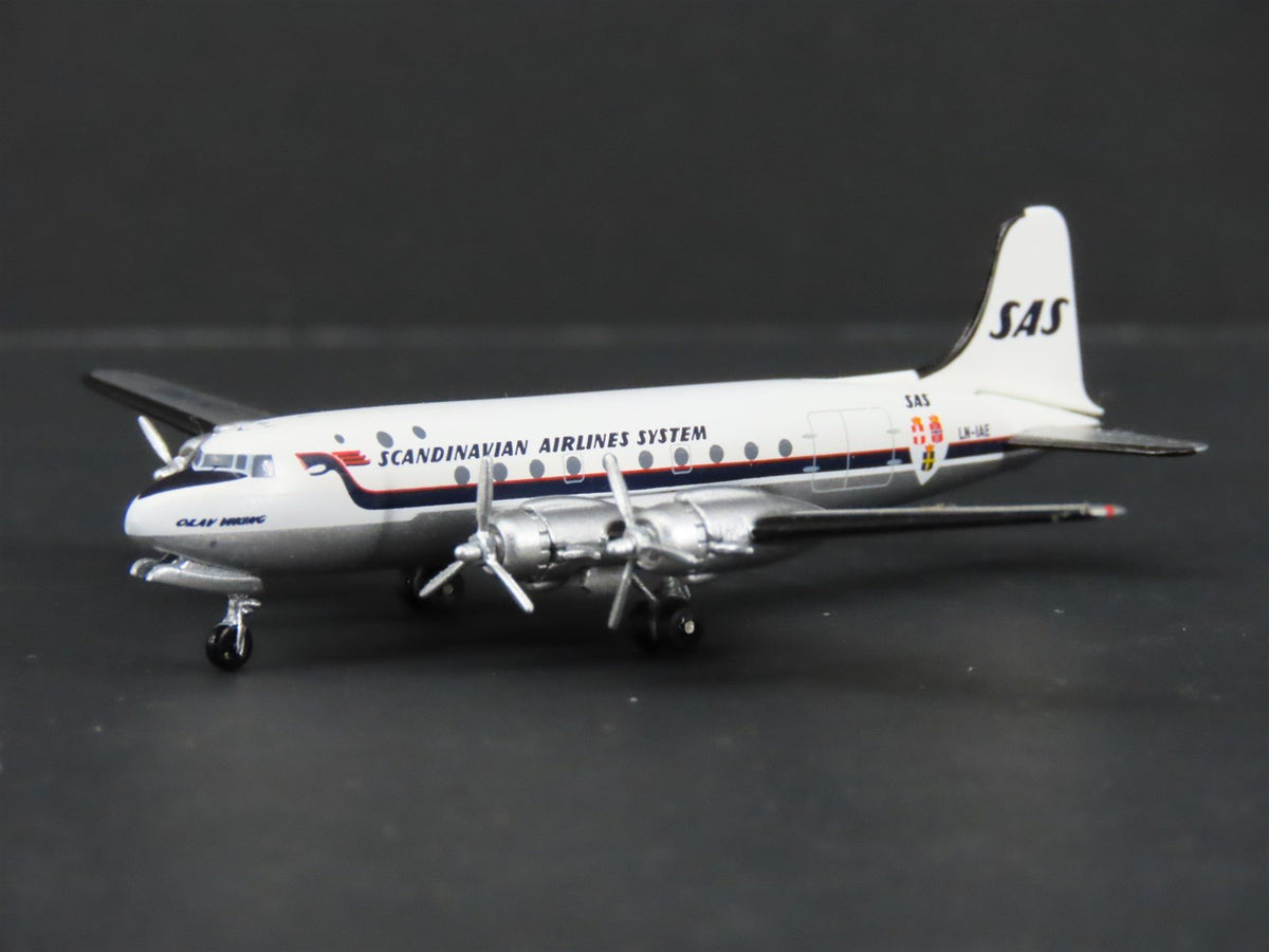 1:400 Aero Classics Die-Cast Scandinavian McDonnell Douglas DC-4-1009 Aircraft