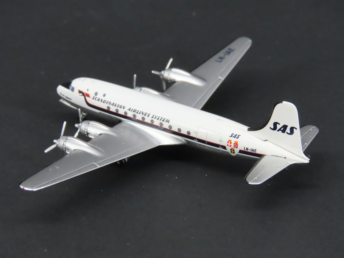 1:400 Aero Classics Die-Cast Scandinavian McDonnell Douglas DC-4-1009 Aircraft