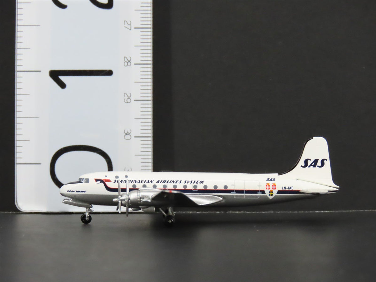 1:400 Aero Classics Die-Cast Scandinavian McDonnell Douglas DC-4-1009 Aircraft