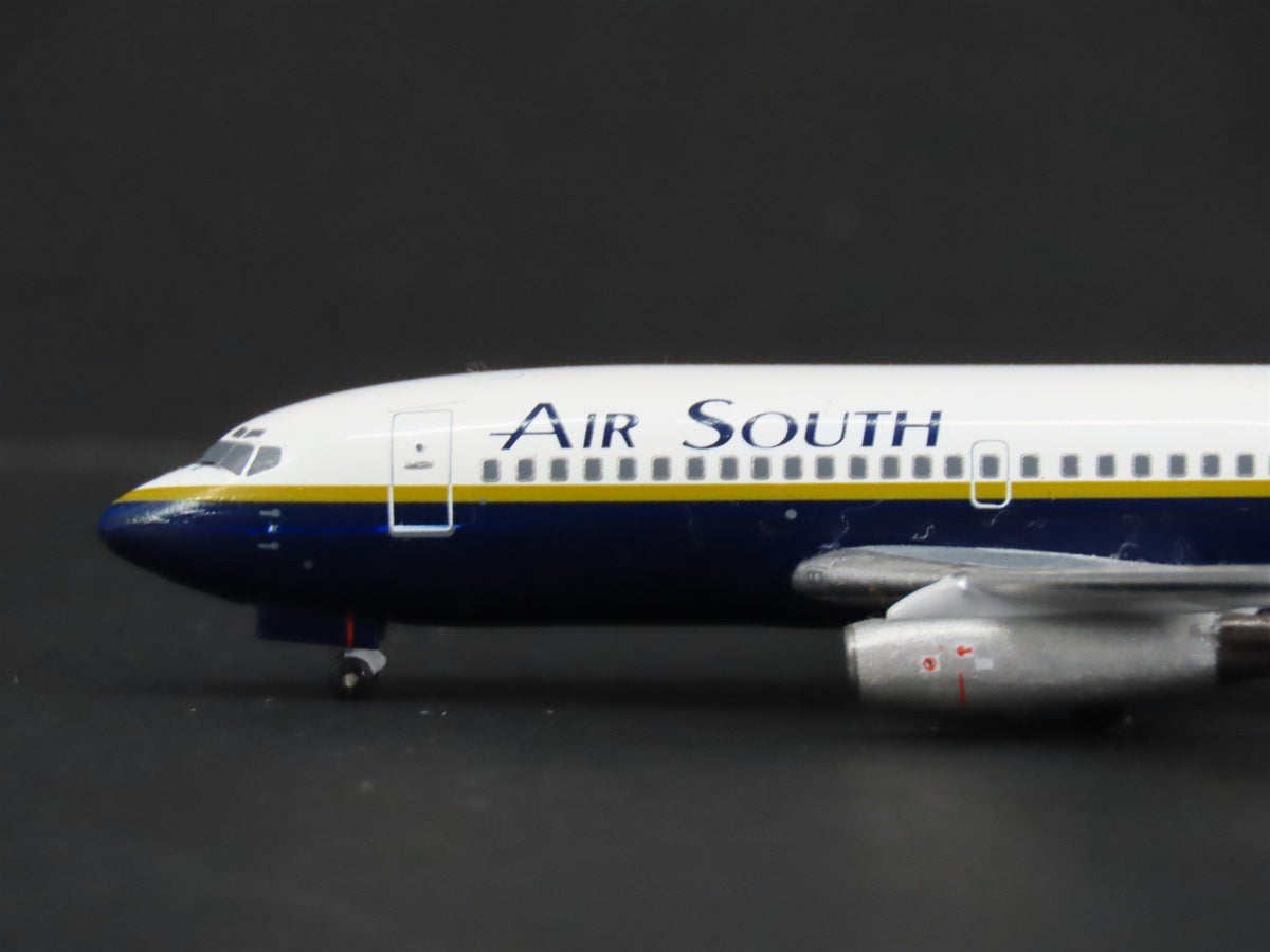 1:400 Scale Aero Classics AC-19006 Die-Cast Air South Boeing B-737-2P6 Aircraft