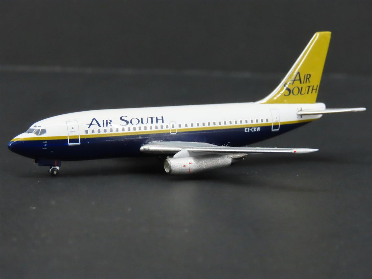 1:400 Scale Aero Classics AC-19006 Die-Cast Air South Boeing B-737-2P6 Aircraft