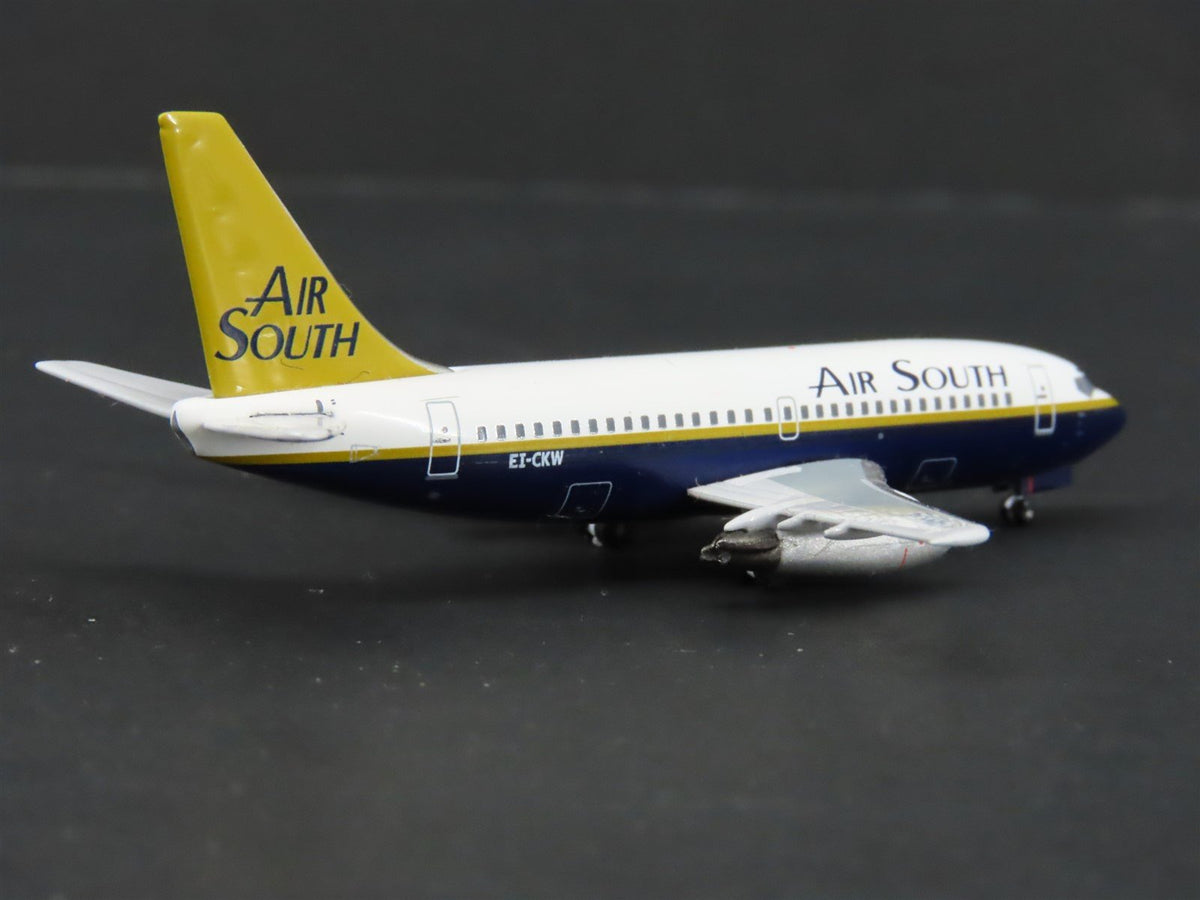 1:400 Scale Aero Classics AC-19006 Die-Cast Air South Boeing B-737-2P6 Aircraft