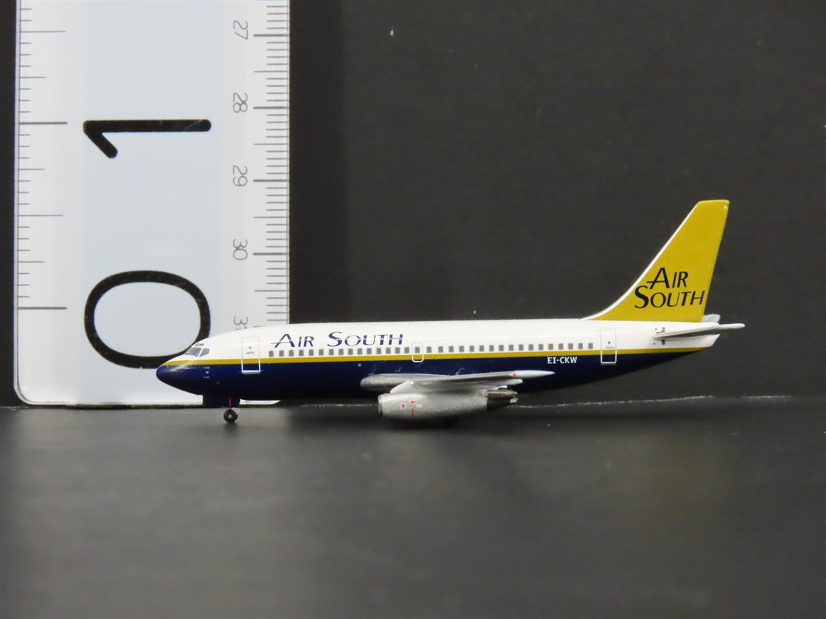 1:400 Scale Aero Classics AC-19006 Die-Cast Air South Boeing B-737-2P6 Aircraft